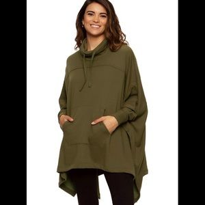 NWT Lightweight Poncho, Fleece Lined